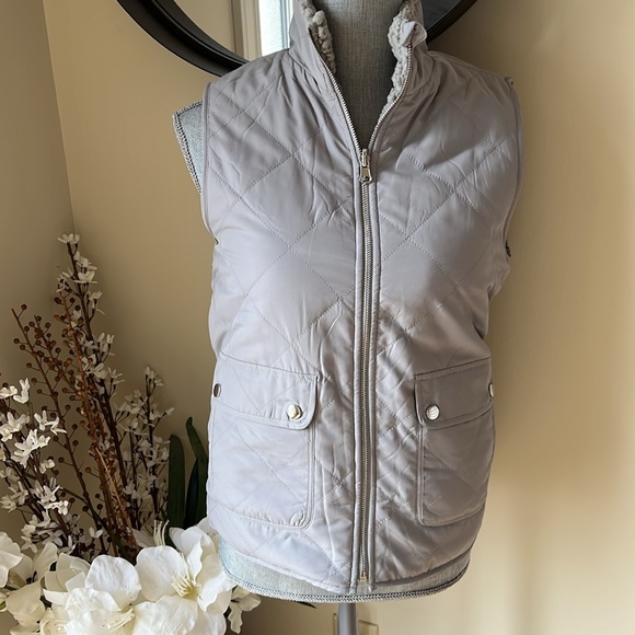 Entro Gray Reversible Sherpa Interior Vest.  Size Small - Picture 2 of 3